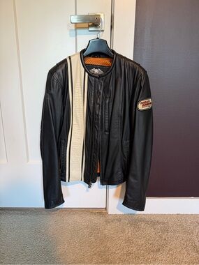 Mint condition slim Harley-Davidson leather jacket - rare design